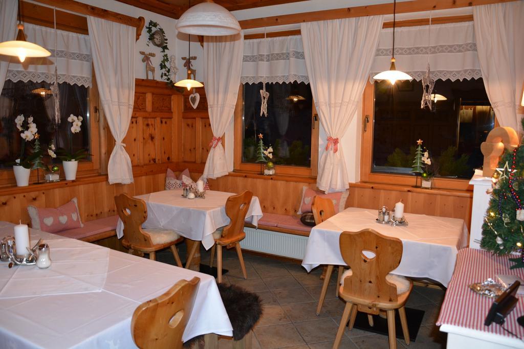 Hotel Gasthaus Schwarzenstein Ginzling Exterior photo